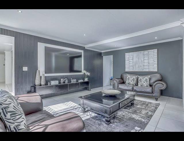 4 BEDROOM HOUSE FOR SALE IN MULBARTON